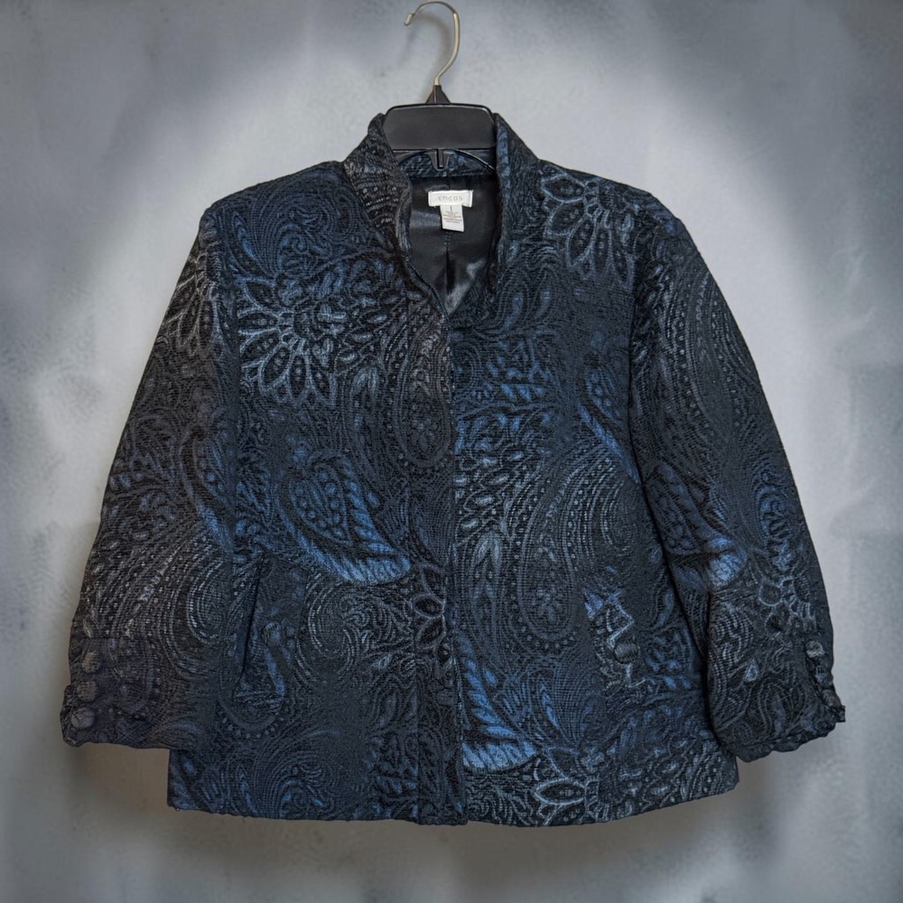 Chicos Blue Black Paisley Brocade Jacket Mock Neck Open Front Size 1 M 8